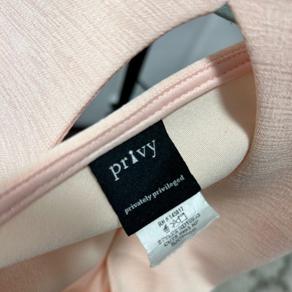 Elegant Peach Sleeveless Dress - Picture 2 of 3